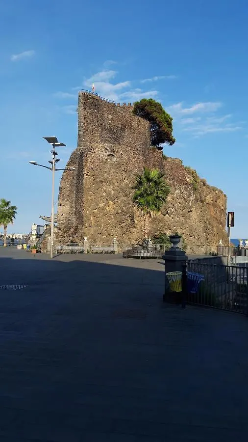 Bed & Breakfast Dietro Le Mura Aci Castello